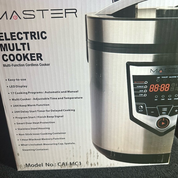 Master Electric Multi Cooker - Silver and Black - Picture 2 of 3